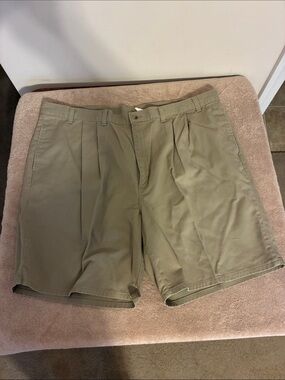 Duck Head Men's size 46 Flat Front Khaki Shorts - Tan